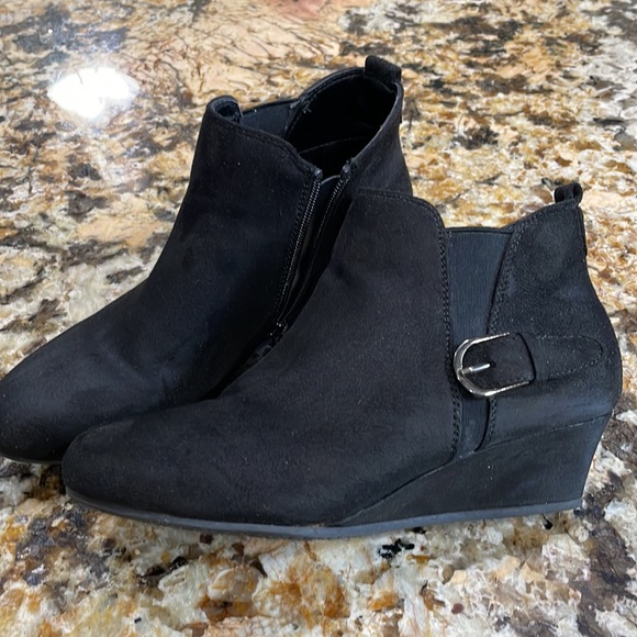 Booties! Both size 7.5 - Picture 3 of 6